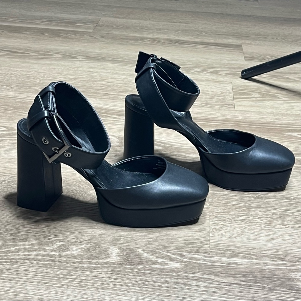 DKNY Women’s Barra Ankle-Strap Platform Pumps - Size 7 - Like New